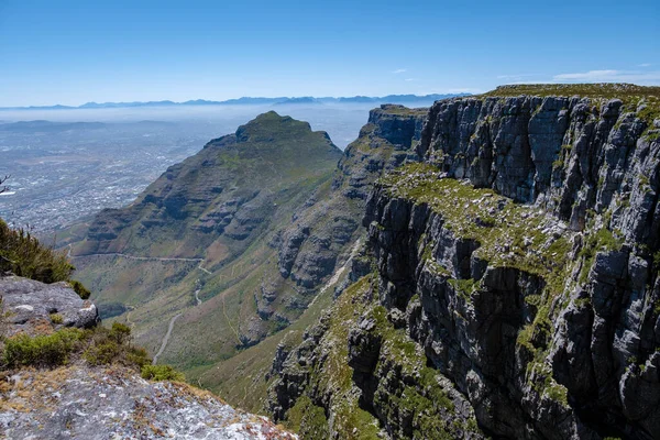 Вид со Столовой горы в Кейптауне Южная Африка, вид на океан и голову львов с Столовой горы Мыс Твон — стоковое фото