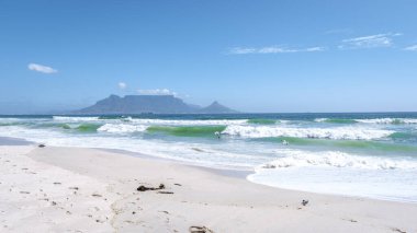 Bloubergstrand Cape Town Güney Afrika Açık bir yaz günü, Blouberg plajı, kum ve mavi okyanus 