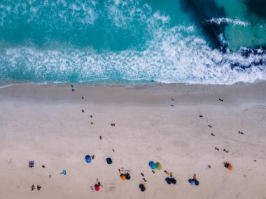 Camps Bay plajı Cape Town yukarıdan insansız hava aracı manzaralı, Camps Bay Cape Town