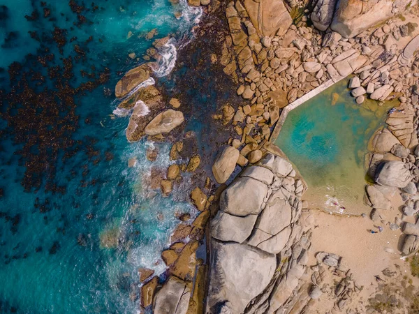 Camps Bay plajı Cape Town yukarıdan insansız hava aracı manzaralı, Camps Bay Cape Town