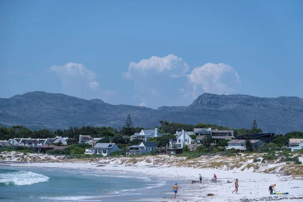 Kommetjie Public Beach Cidade do Cabo África do Sul, praia branca e oceano azul em Kommetjie — Fotografia de Stock