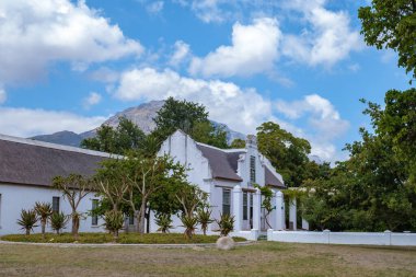 Stellenbosch 'un eski bir kasabası olan Batı Afrika Burnu' ndaki tarihi Hollanda kayaları