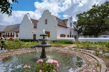 Stellenbosch 'un eski bir kasabası olan Batı Afrika Burnu' ndaki tarihi Hollanda kayaları