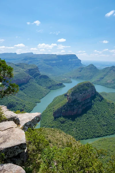 Panorama route Soute Africa, Blyde rivier canyon met de drie rondavels, indrukwekkend uitzicht op drie rondavels en de blyde rivier canyon in Zuid-Afrika — Stockfoto