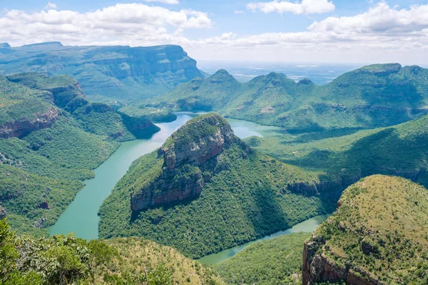 Trasa panoramiczna Soute Africa, kanion rzeki Blyde z trzema rondavelami, imponujący widok na trzy rondavels i kanion rzeki blyde w południowej Afryce — Zdjęcie stockowe