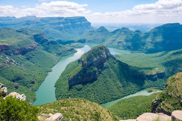 Itinerario panoramico Soute Africa, canyon del fiume Blyde con i tre rondavel, vista impressionante di tre rondavel e il canyon del fiume Blyde in Sudafrica — Foto Stock