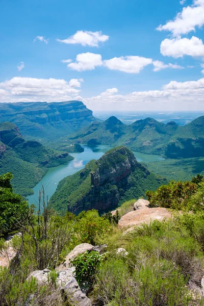 Panorama trasa Jižní Afrika, kaňon řeky Blyde se třemi rondely, impozantní výhled na tři rondely a kaňon řeky Blyde v jižní Africe — Stock fotografie