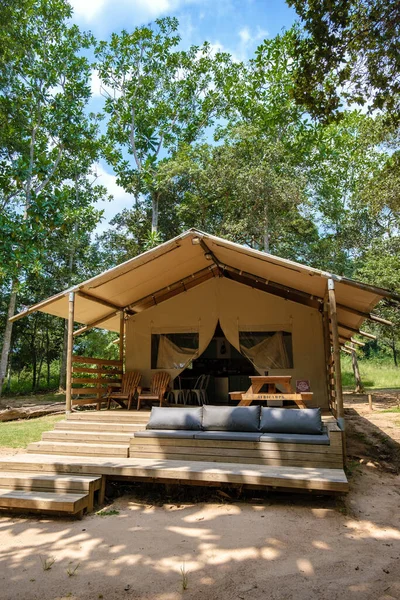Billiges Safarin-Zelt in Südafrika für Familienurlaube — Stockfoto
