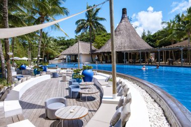 Tropik ada Mauritius havuzu manzaralı tropik bir yüzme havuzu.