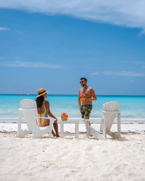 Couple Men Women Beach Coconut Drink Praslin Seychelles Tropical Island — Stock Photo, Image