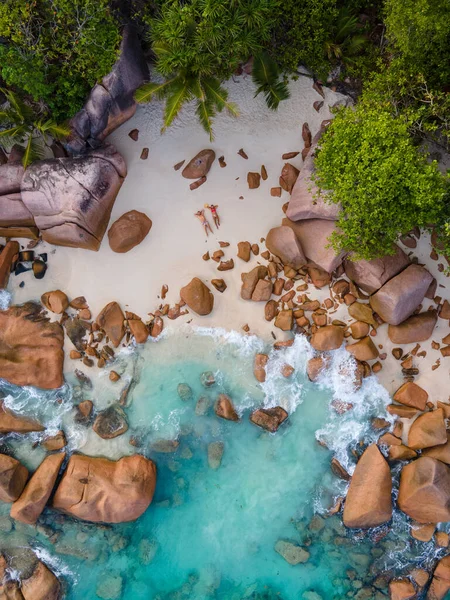 Praslin Seychelles Tropical Island Withe Beaches Palm Trees Couple Men — Stockfoto