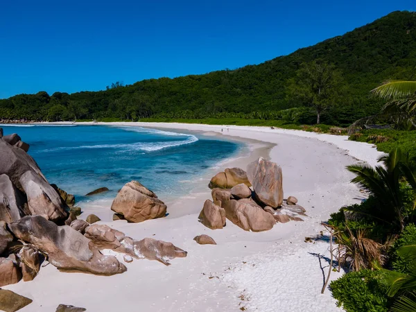 Anse Cocos Beach, La Digue Island, Seychelles, Tropicale spiaggia bianca con l'oceano color turchese. — Foto Stock