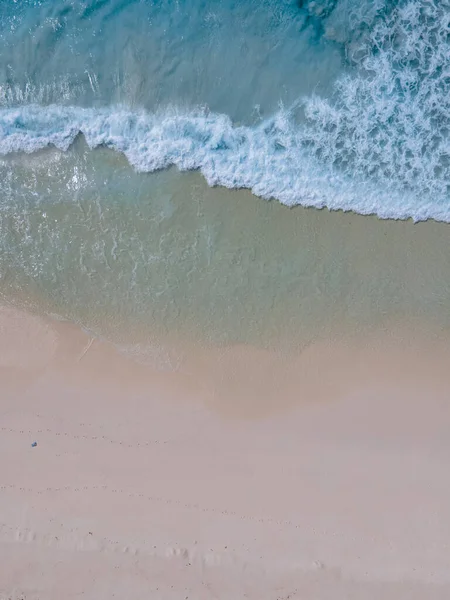 Anse Cocos Sahili, La Digue Adası, Seyşeller, Turkuaz renkli okyanuslu tropik beyaz plaj.