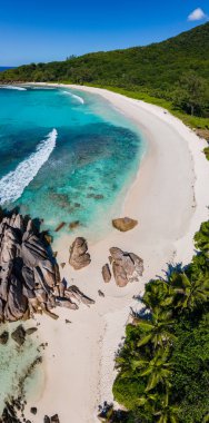 Anse Cocos Sahili, La Digue Adası, Seyşeller, Turkuaz renkli okyanuslu tropik beyaz plaj.