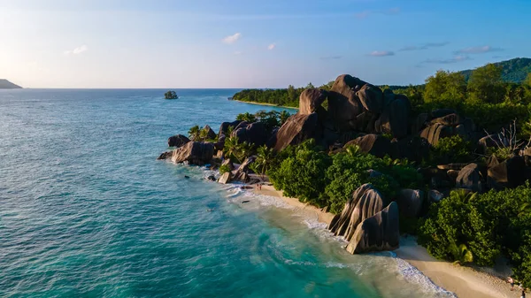 Anse Source dArgent Strand, Insel La Digue, Seychellen, Drohnenaufnahme von La Digue Seychellen aus der Vogelperspektive — Stockfoto