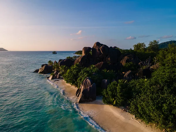 Anse Source dArgent Beach, La Digue Island, Seyshelles, Drone มุมมองทางอากาศของ La Digue Seychelles — ภาพถ่ายสต็อก