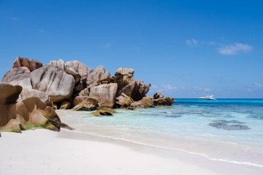Anse Cocos plajı, La Digue Adası, Seyshelles, La Digue Seyşeller 'in kuş bakışı görüntüsü.