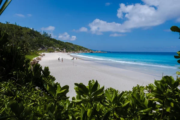 Anse Cocos plajı, La Digue Adası, Seyshelles, La Digue Seyşeller 'in kuş bakışı görüntüsü.