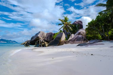Anse Source dArgent plajı, La Digue Adası, Seyshelles, La Digue Seyşeller 'in kuş bakışı görüntüsü.