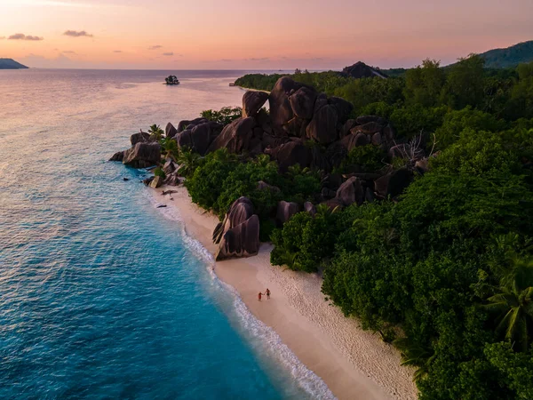 Anse Source dArgent beach, La Digue Island, Seyshelles, Drone aerial view of La Digue Seychelles bird eye view, couple men and woman walking at the beach during sunset at a luxury vacation — 图库照片