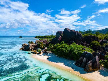 Anse Source dArgent plajı, La Digue Adası, Seyshelles, La Digue Seyşeller 'in kuş bakışı görüntüsü.