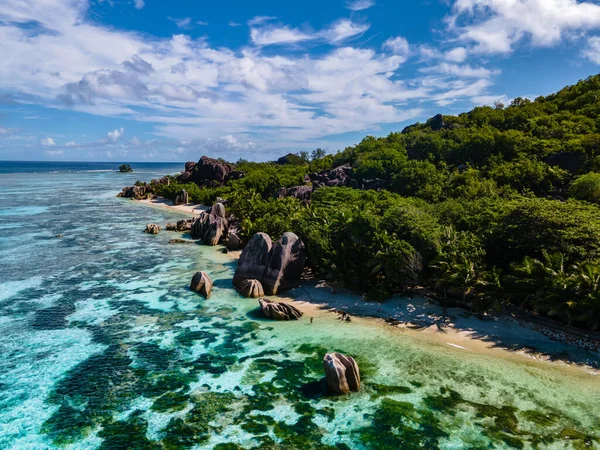 Anse Source dArgent beach, La Digue Island, Seyshelles, Drone letecké zobrazení La Digue Seychely pohled z ptačí perspektivy — Stock fotografie