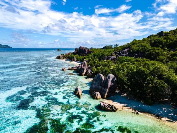 Anse Source dArgent beach, La Digue Island, Seyshelles, Drone Αεροφωτογραφία του La Digue Seychelles προβολή ματιών πουλιών — Φωτογραφία Αρχείου