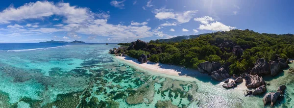 Fuente Anse dArgent beach, La Digue Island, Seyshelles, Drone aerial view of La Digue Seychelles bird eye view — Foto de Stock