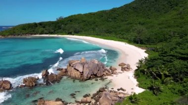 Anse Cocos plajı, La Digue Adası, Seyshelles, La Digue Seyşeller 'in kuş bakışı görüntüsü.