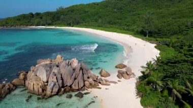 Anse Cocos plajı, La Digue Adası, Seyshelles, La Digue Seyşeller 'in kuş bakışı görüntüsü.