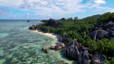 Anse Source dArgent plajı, La Digue Adası, Seyshelles, La Digue Seyşeller 'in kuş bakışı görüntüsü.