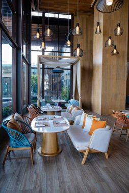 Pattaya Tayland, modern Hilton Oteli okyanus kıyısındaki Pattaya yolu.