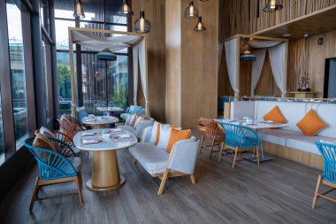 Pattaya Tayland, modern Hilton Oteli okyanus kıyısındaki Pattaya yolu.