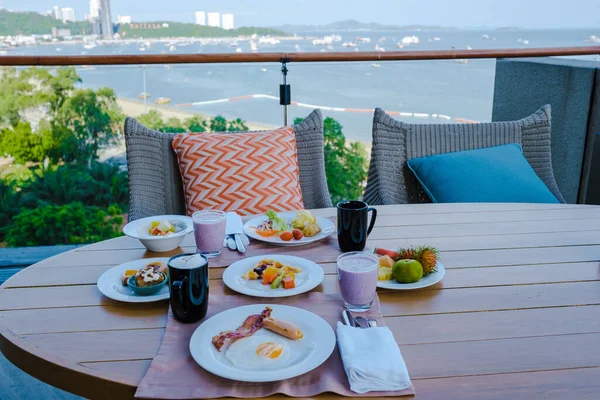 Breakfast table with a look over the bay of Pattaya from a rooftop restaurant Pattaya Thailand — Stok fotoğraf