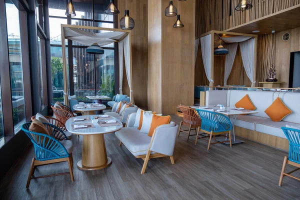 Pattaya Tayland, modern Hilton Oteli okyanus kıyısındaki Pattaya yolu.