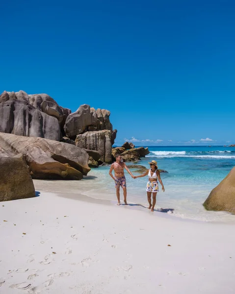 Anse Cocos La Digue Seychelles, young couple men and woman on a tropical beach during a luxury vacation in the Seychelles. Tropical beach Anse Cocos La Digue Seychelles —  Fotos de Stock