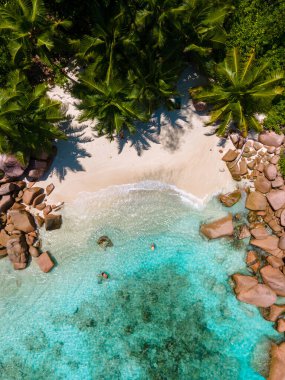 Anse Lazio Praslin Seyşeller, Seyşeller 'de lüks bir tatil sırasında tropikal bir plaj. Tropik plaj Anse Lazio Praslin Seyşeller