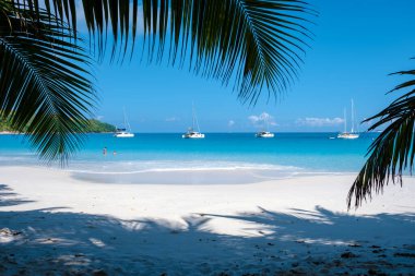 Anse Lazio Praslin Seyşeller, Seyşeller 'de lüks bir tatil sırasında tropikal bir plaj. Tropik plaj Anse Lazio Praslin Seyşeller