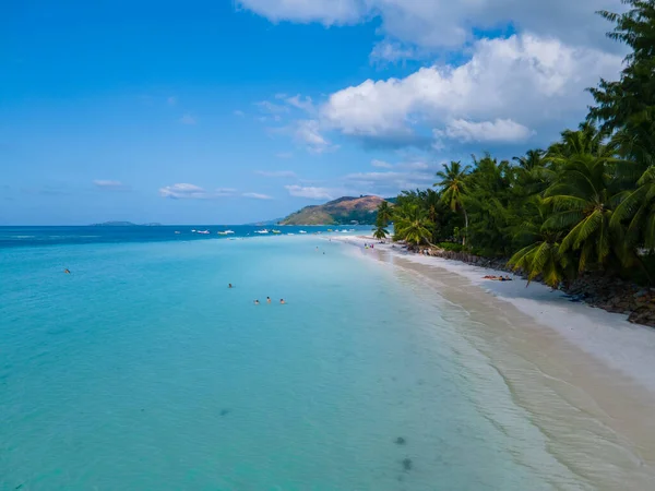 Anse Volbert, isla Praslin en Seychelles vista aérea sobre anse volvert cota dor playa en la isla Praslin en Seychelles — Foto de Stock