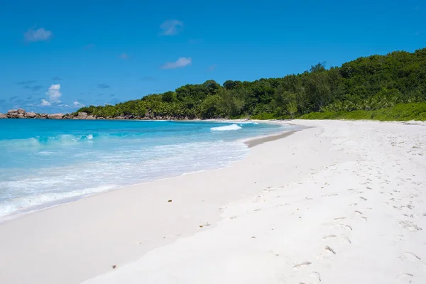 Anse Lazio Praslin Seychelles, a tropical beach during a luxury vacation in the Seychelles. Tropical beach Anse Lazio Praslin Seychelles — Stok fotoğraf