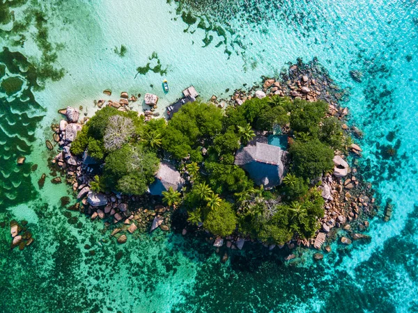 Anse Volbert, Praslin island in Seychelles aerial view on anse volvert cota dor beach on Praslin island in Seychelles — Zdjęcie stockowe