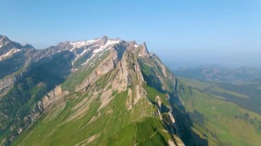 Schaefler Altenalptuerme dağ sırtı İsviçre Alpstein, Appenzell Innerrhoden İsviçre, İsviçre 'nin Alpstein sıradağları Appenzell, İsviçre' nin görkemli Schaefler zirvesi.