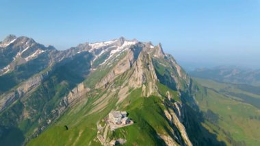 Schaefler Altenalptuerme dağ sırtı İsviçre Alpstein, Appenzell Innerrhoden İsviçre, İsviçre 'nin Alpstein sıradağları Appenzell, İsviçre' nin görkemli Schaefler zirvesi.