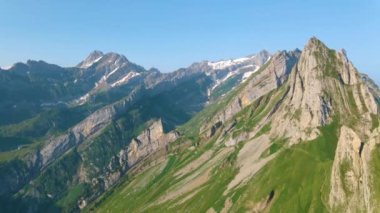 Schaefler Altenalptuerme dağ sırtı İsviçre Alpstein, Appenzell Innerrhoden İsviçre, İsviçre 'nin Alpstein sıradağları Appenzell, İsviçre' nin görkemli Schaefler zirvesi.