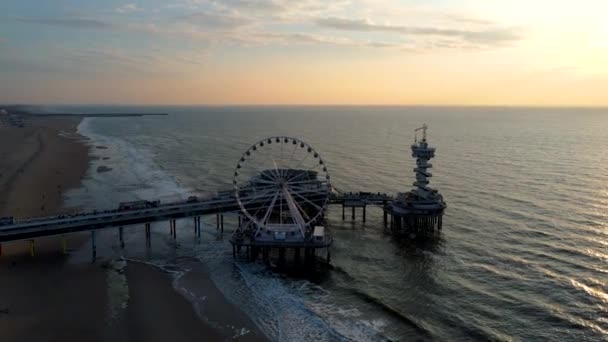 Plage de Scheveningen Pays-Bas La Grande Roue La jetée de Scheveningen, La Haye, Pays-Bas un jour de printemps — Video