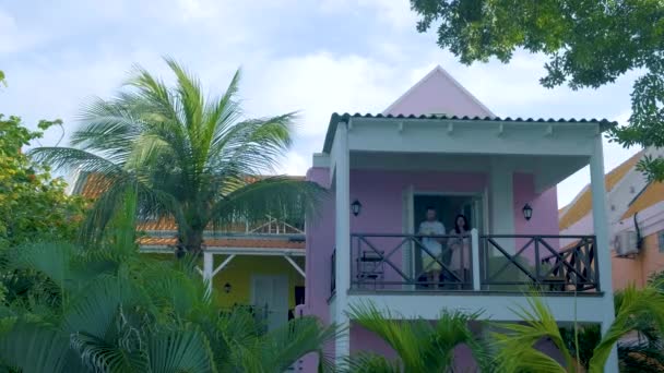 Curacao, Niederländische Antillen Blick auf bunte Gebäude in der Innenstadt von Willemstad Curacao Karibik, Bunt restaurierte Kolonialbauten in Pietermaai — Stockvideo
