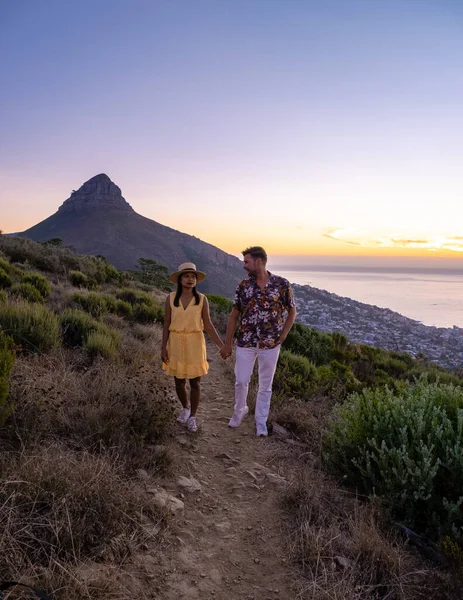 Tramonto a Signal Hill Città del Capo Sud Africa, tramonto con vista su Lions Head e Camps Bay — Foto Stock