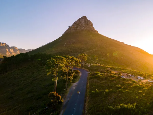 Zonsondergang bij Signal Hill Cape Town Zuid-Afrika, zonsondergang met uitzicht op Lions Head en Camps Bay — Stockfoto
