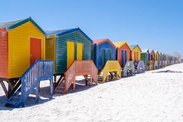 Πολύχρωμο σπίτι παραλία στο Muizenberg παραλία Κέιπ Τάουν, καλύβες παραλία, Muizenberg, Κέιπ Τάουν, False Bay, Νότια Αφρική — Φωτογραφία Αρχείου