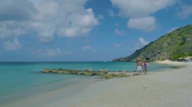 Playa Porto Marie plajı Curacao, turkuaz suyu okyanusuyla beyaz tropik plaj, Curacao plajı.